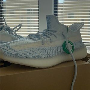 Yeezy Boost 350 Cloud White/ 8.5 men’s/9.5 women